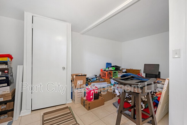 Building Photo - 8402 Church Ln