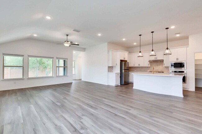 Building Photo - 271 Jefferson Dr