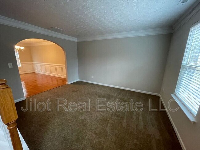 Building Photo - 700 Yukon Way