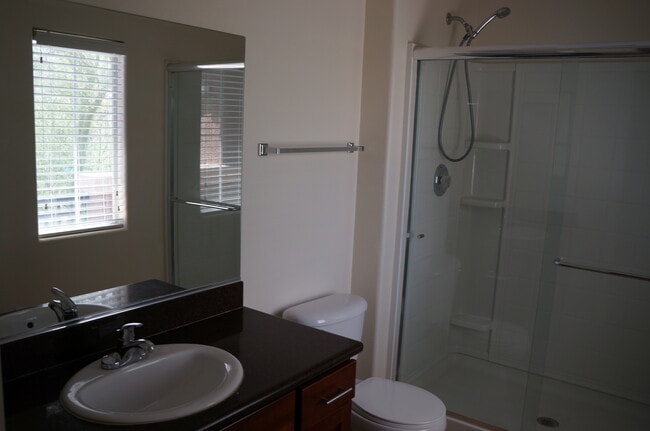 Building Photo - BEAUTIFUL SOUTH LAS VEGAS HOME IN A QUIET ...