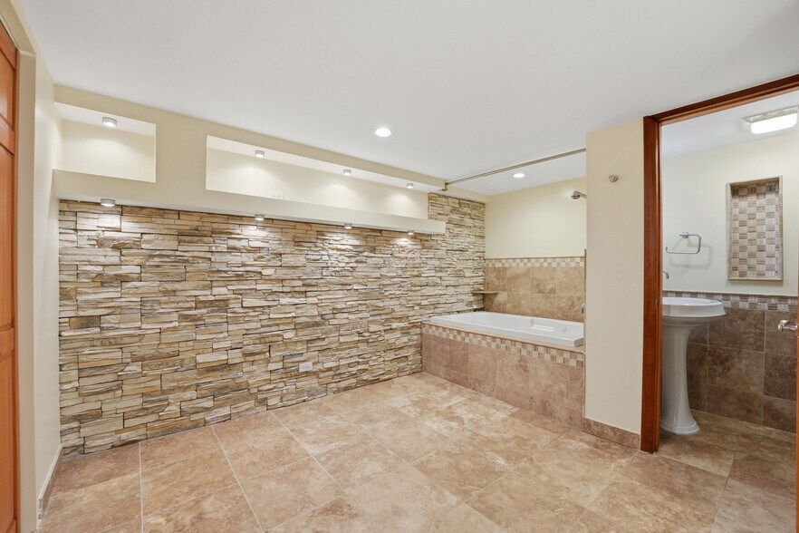 Building Photo - 29 Brookdale Ln