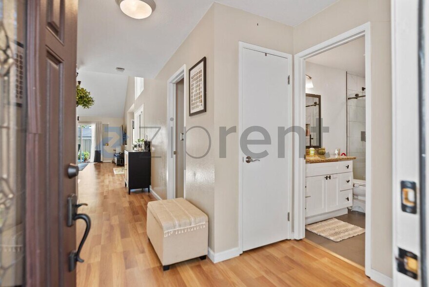 Building Photo - Unit