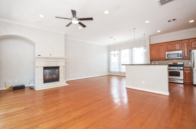 Building Photo - 1148 W 25th St