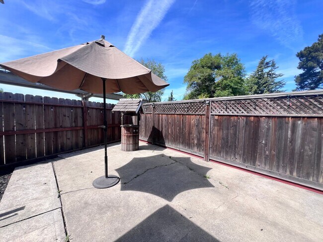 Building Photo - Fully Updated Home in San Leandro Available for Rent!!