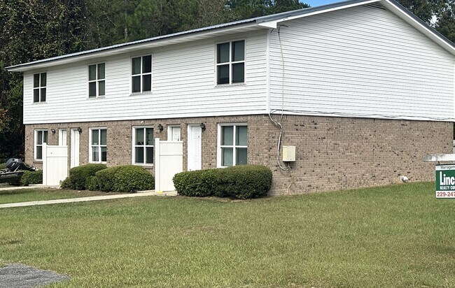 Building Photo - Nice Townhome Located in Adel