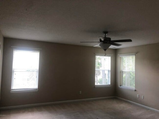 Building Photo - 753 Briar View Dr