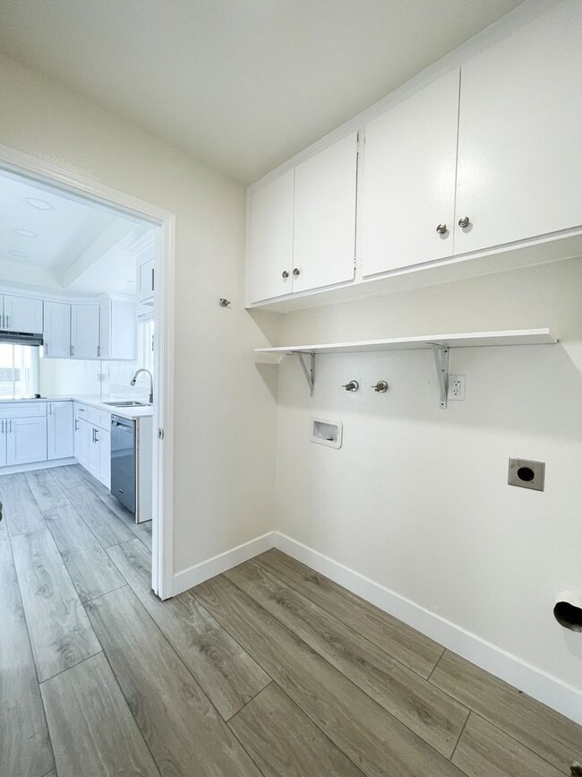 Building Photo - 3 bedroom 2 bath home in desired neighborhood