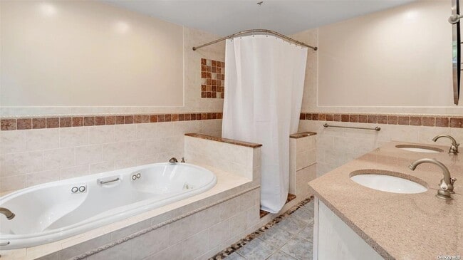 Building Photo - 8 Coolidge Ln