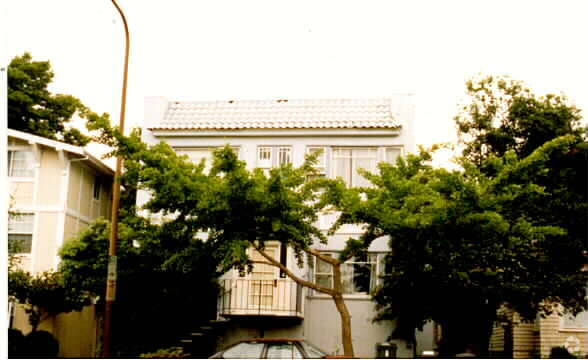 Building Photo - 2025 Hearst Ave