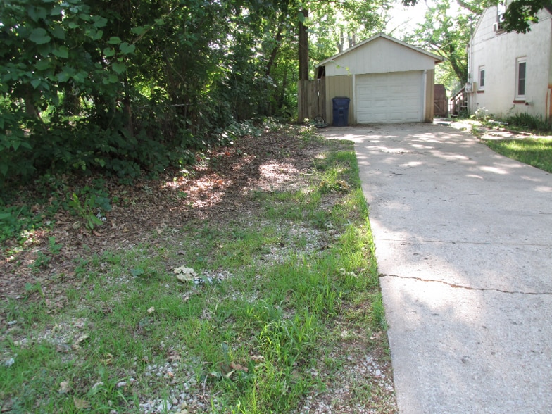 Building Photo - 927 Maple St