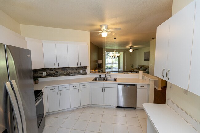 Building Photo - 12040 Summergate Cir