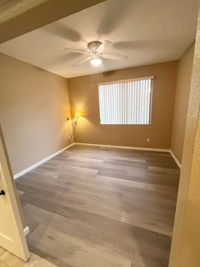 Building Photo - Clean, Cute & Convenient Sun City Roseville Active Adult 55+