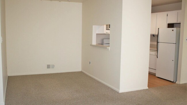 Building Photo - 38 Juniper Ct