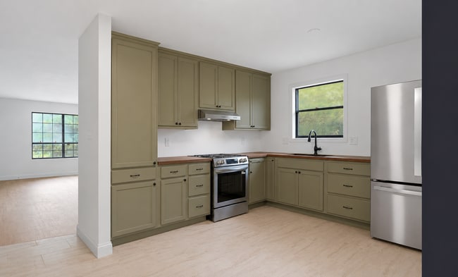 Building Photo - Beautifully Updated 3BR Home w/ Bonus Room, Fenced Yard & Garage