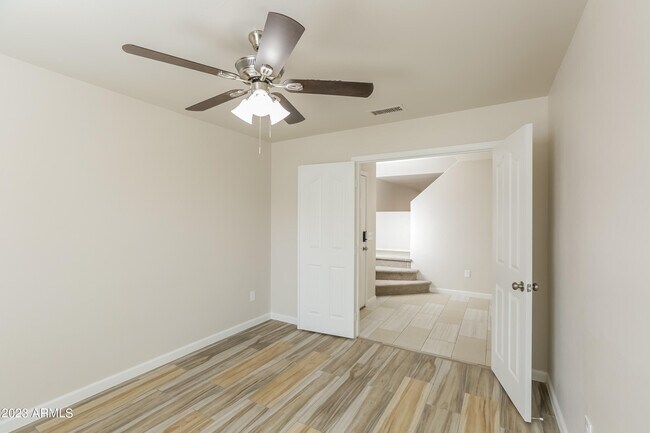 Building Photo - 7422 S 40th Ln