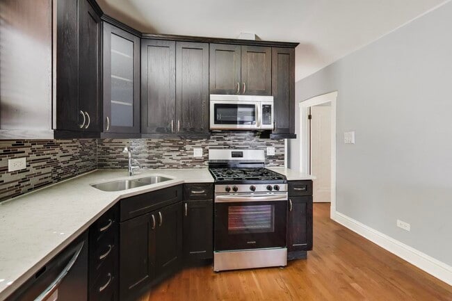 Building Photo - 3837 N Sawyer Ave