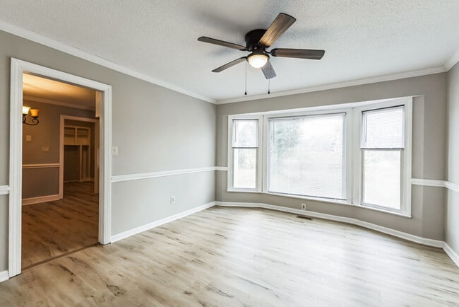 Building Photo - 412 Circle Dr