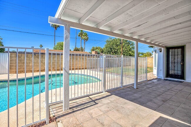 Building Photo - Lovely Old Town Scottsdale rental with private pool!