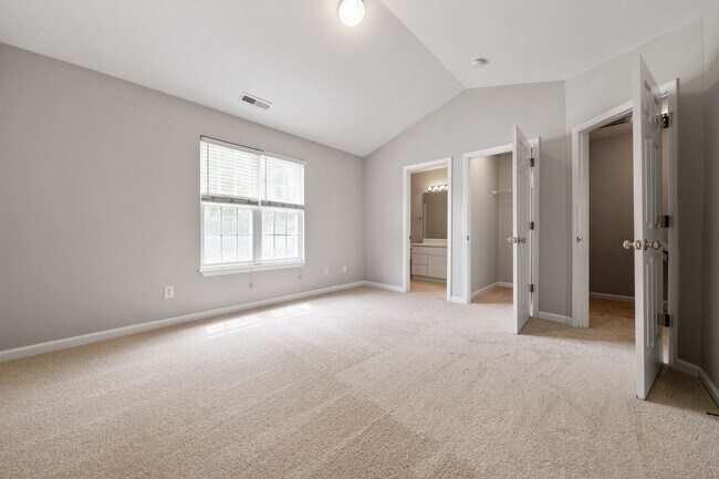 Building Photo - Available Early June! Renovated 3 bedroom 2.5 bath End Unit in NE Raleigh