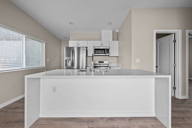 Building Photo - 6211 Mesita Dr