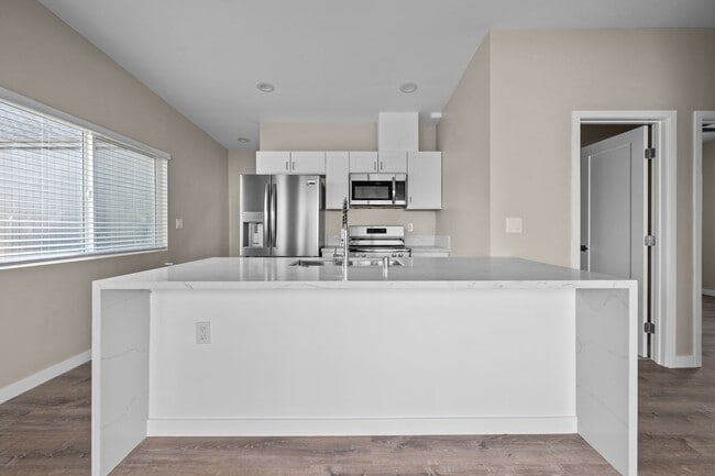 Building Photo - Bedrooms for Rent! $1100.00/room