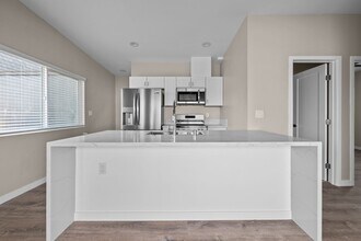Building Photo - Private rooftop deck!