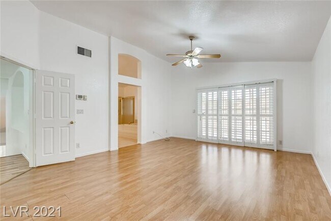 Building Photo - 2036 Shadow Brook Way