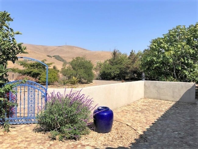 Building Photo - Exceptionally Private Estate Property with Spectacular Views