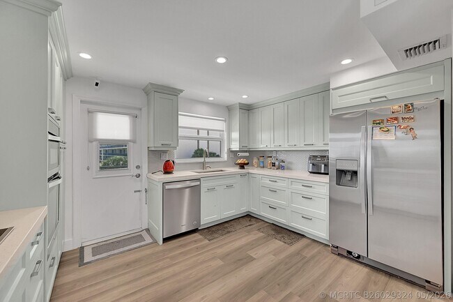 Building Photo - 2871 N Ocean Blvd