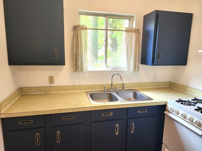 Building Photo - 3884 N West River Rd