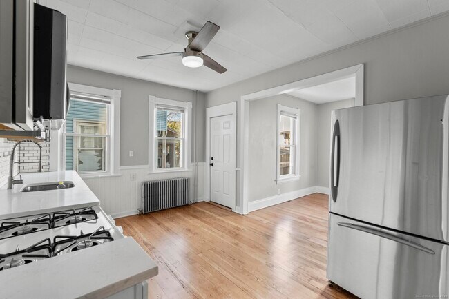 Building Photo - 394 Gregory St