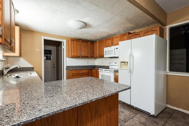 Building Photo - 2705 Pinto Trail