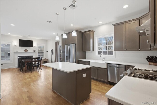 Building Photo - 108 Joyce Wy