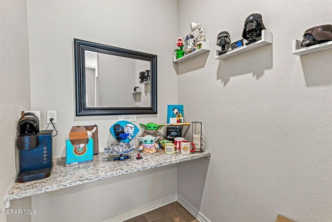 Building Photo - 13876 Loreina Luz Ave