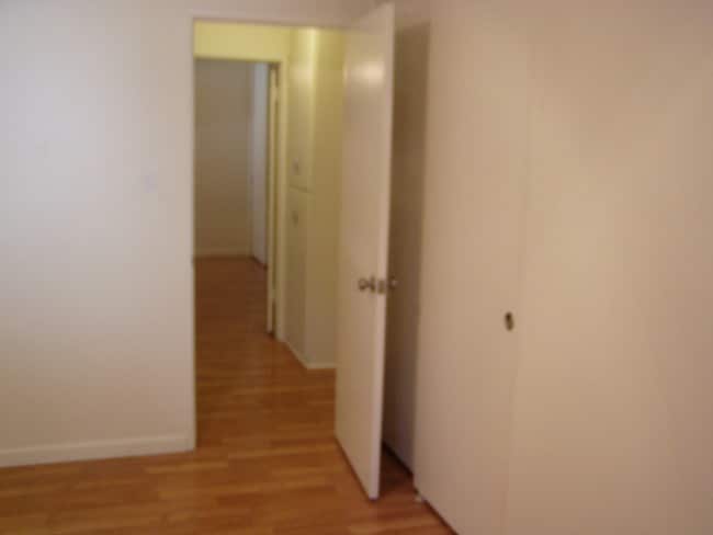 Building Photo - 10854 Reseda Blvd