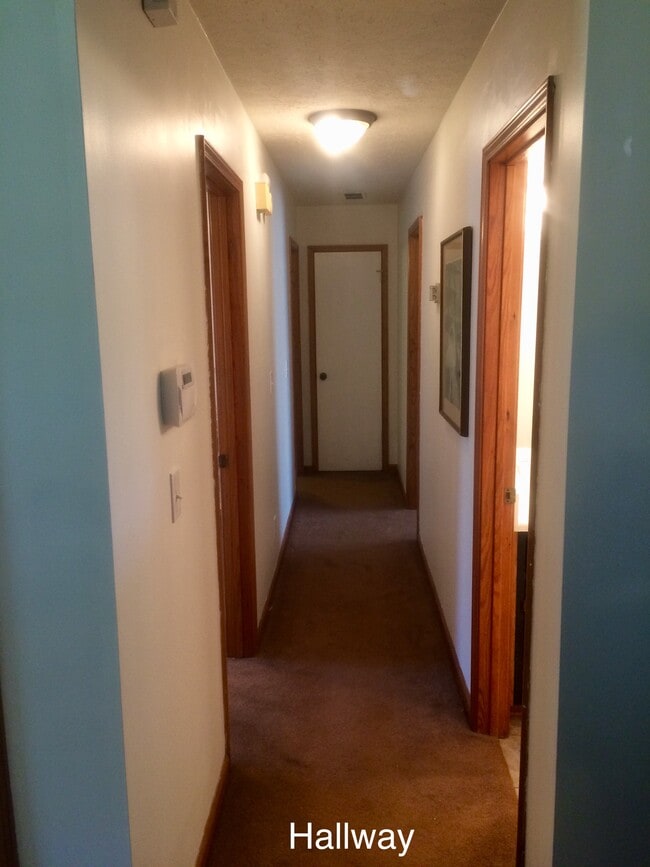 Building Photo - 201 Deerchase Dr