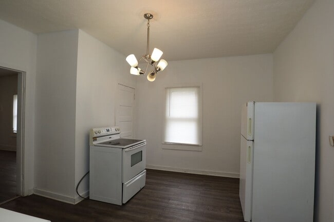 Building Photo - 2 Bedroom Indianapolis House!