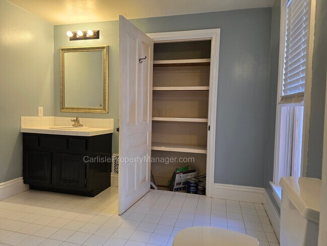 Building Photo - 252 W Pomfret St