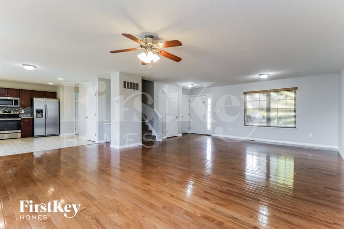 Building Photo - 914 Birch Grove