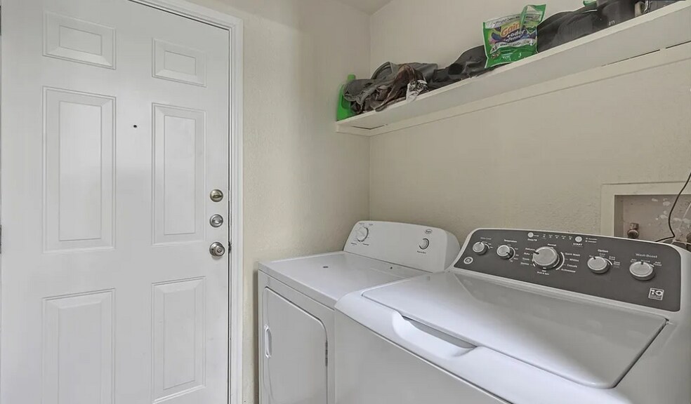 Building Photo - 897 Sagewood Trl