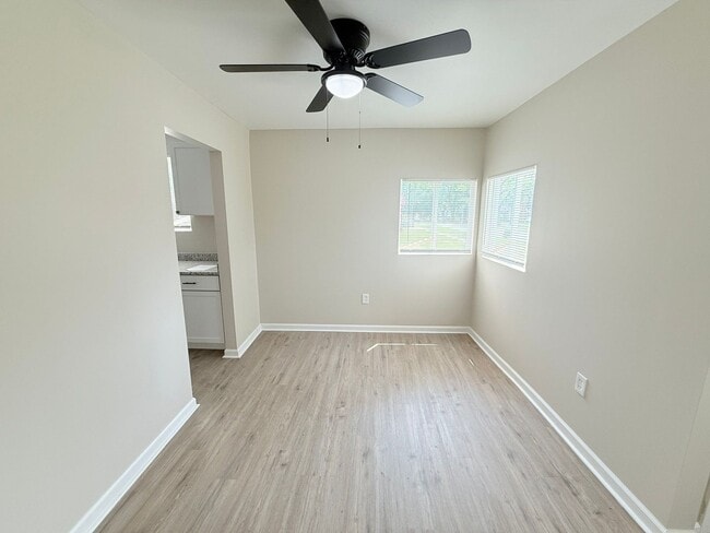 Building Photo - Renovated 3-Bedroom Home – We Welcome Sect...
