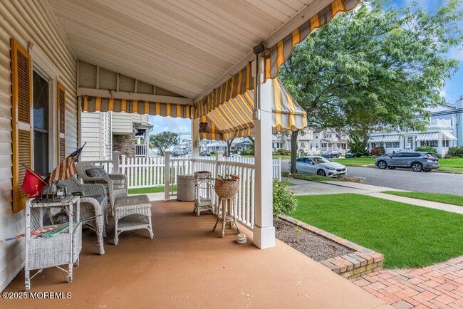 Building Photo - 202 9th Ave