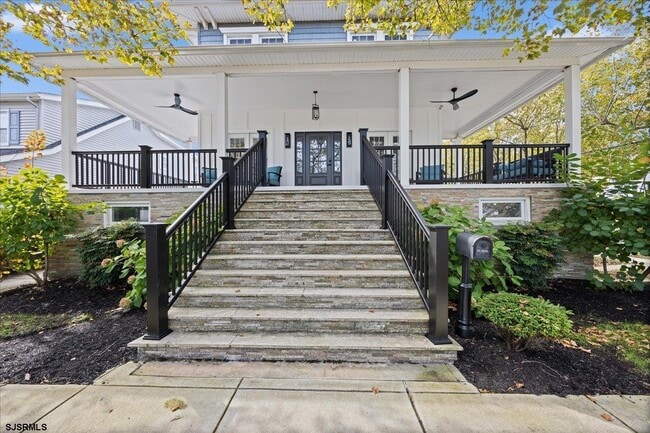 Building Photo - 26 N Richards Ave