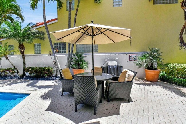 Building Photo - 3567 Commodore Cir