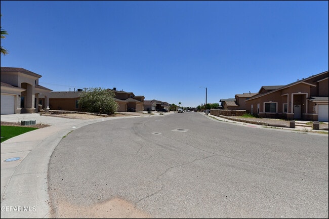 Building Photo - 7065 Falling Leaf Cir
