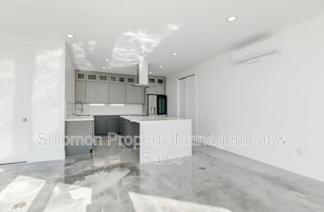 Building Photo - 2150 Bulrush Ln