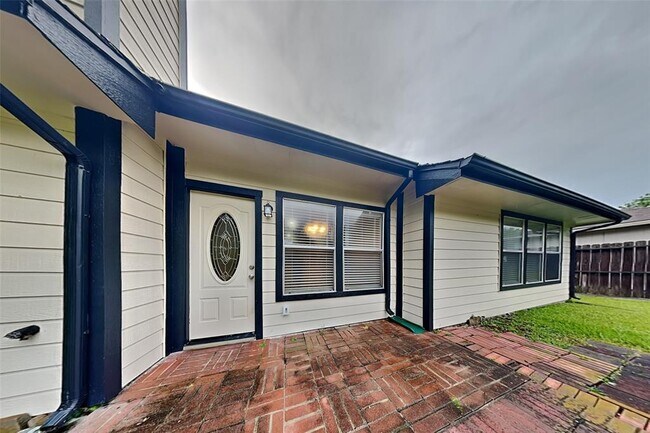 Building Photo - 7323 Red River Dr