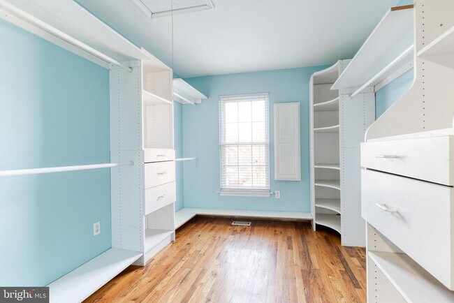 Building Photo - 684 Lions Gate Ln