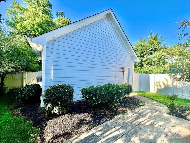Building Photo - 1205 Gainsborough Dr