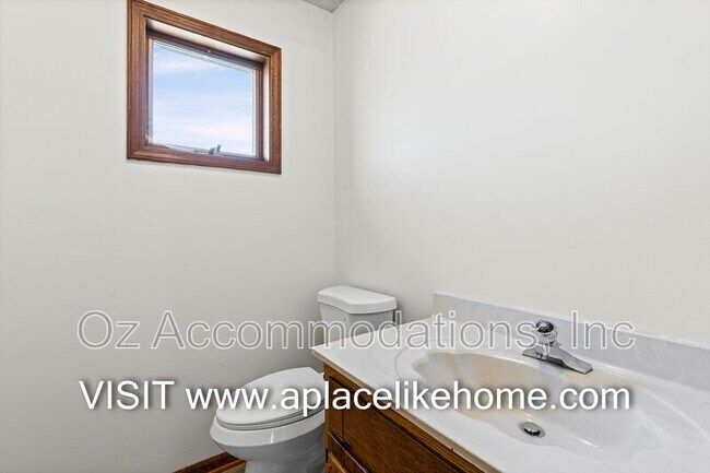 Building Photo - 1105 Jeff Cir